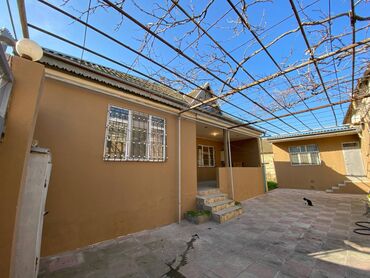 Həyət evləri və villaların satışı: Qaraçuxur qəs. 4 otaqlı, 120 kv. m, Orta təmir