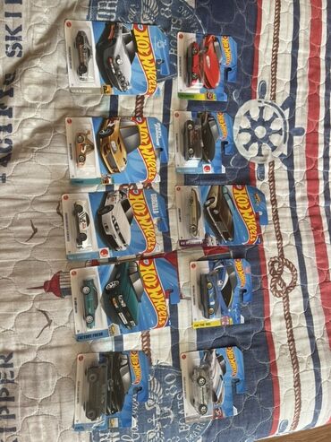 Hot Wheels avtomobil modelləri. Qiymətləri 5,6,7 olaraq dəyişir. Bir