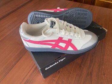 Кроссовки и спортивная обувь: Мужские кроссовки, 40, Asics, Новый, Самовывоз