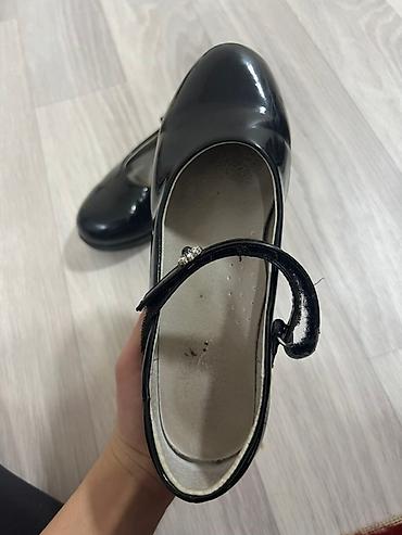 Детская обувь: Лаковые туфли для девочки - Цвет: черный, глянцевый (лаковая — 2