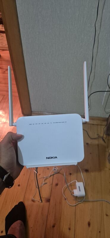 data kart limitsiz internet: Nokia brendinə məxsus bu ağ rəngli Wi-Fi routeri ev və ya ofis
