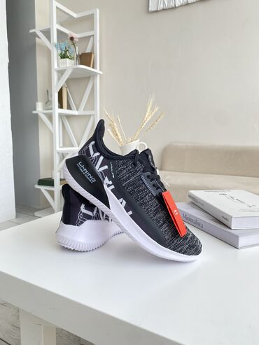 Кроссовки и спортивная обувь: Новые мужские кроссовки Легкие летние, из дышащей ткани Li-Ning