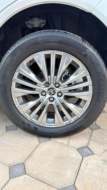 Toyota: Toyota Venza: 2023 г., 2.5 л, Вариатор, Гибрид, Кроссовер — 3
