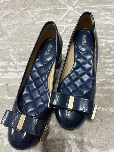 женские бордовые туфли: Туфли Michael Kors женские. - Модель: классические лодочки с круглым