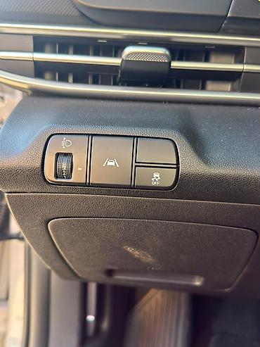 элантра: Hyundai Elantra: 2021 г., Седан — 4