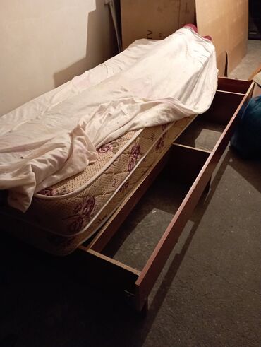 спальный гарнитур кровать тумбы и комод: Спальный гарнитур, Двуспальная кровать, Комод, Тумба, Б/у