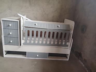 isdemis mebeler: Oğlan və qız üçün, İşlənmiş, Dördbucaq, Beşik, Matras ilə, Yellənmə mexanizmi ilə — 1