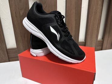Спортивная форма: Li-Ning

Размер: 39, 40, 41, 42

Цена: 3100