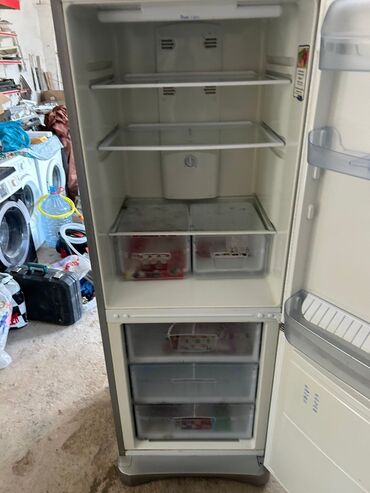 iki qapili soyuducular qiymeti: Б/у 2 двери Indesit Холодильник Продажа, цвет - Серый, Встраиваемый