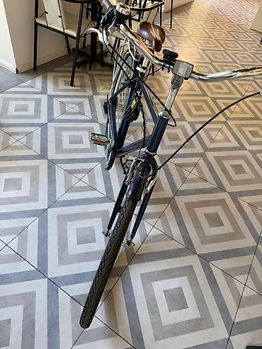 Şəhər velosipedləri: Şəhər kruizer tipli velosiped - Rəng: tünd mavi (korpus), qəhvəyi — 6