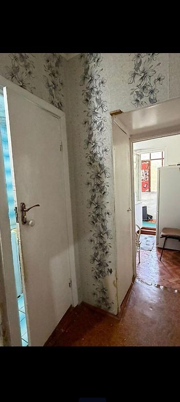 квв: Сдаю квартиру 6мкр с мебелью техникой 1кв Планировка и комнаты: - — 2