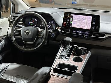 voxy noah: Toyota Sienna: 2021 г., 2.5 л, Вариатор, Гибрид, Минивэн — 7