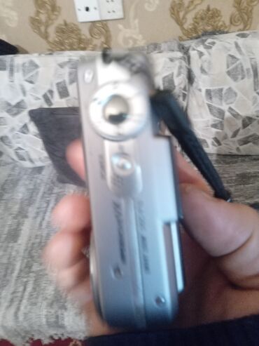 Fotokameralar: Sony Cyber-shot DSC-P10 rəqəmsal fotoaparat Xüsusiyyətlər: - Model — 24