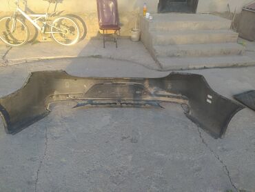 дождевик на коляску универсальный: Бампер для автомобиля, выполненный в черном цвете. Конструкция бампера