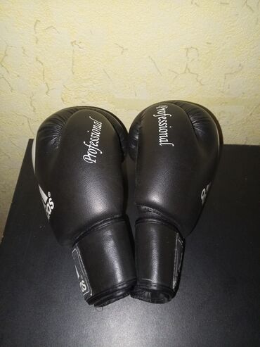 спорт товары: Boks əlcəkləri cırıq vs yoxdur