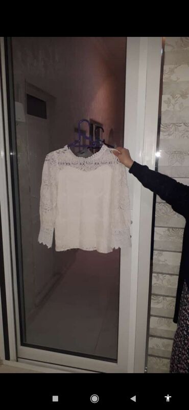 qadin koynekleri 2018: Рубашки и блузы
