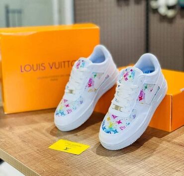 Women's Sneakers and athletic shoes: Nike Air Force
Brojevi od 36 do 44 — 7