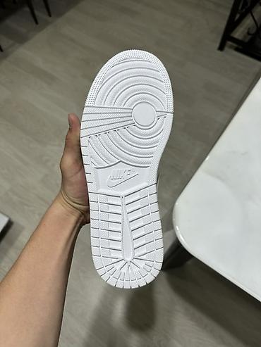 сумка крокс: Мужские кроссовки, 42, Nike, Новый, цвет - Белый, Платная доставка, Самовывоз — 3