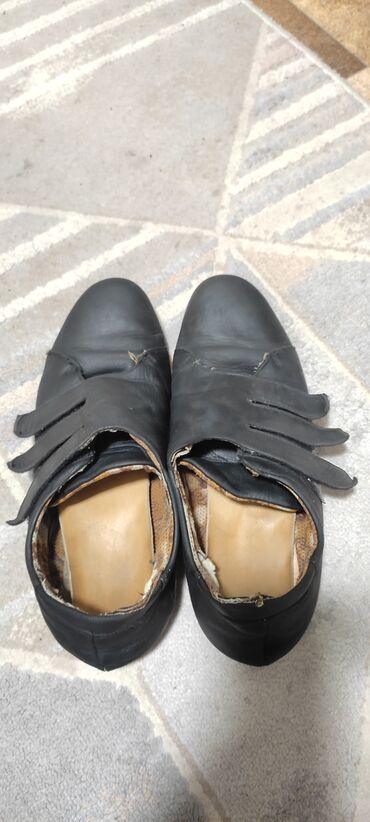 Кроссовки и спортивная обувь: Оптом 4 пар обуви, кроссовки и итальянские туфли оригинал. Размер — 5