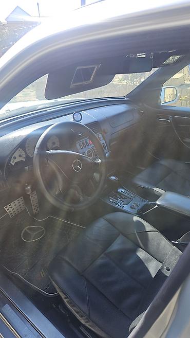 w202 rezin: Mercedes‑Benz sedan Xüsusiyyətlər: - Kuzov: sedan, gümüşü rəng - — 3