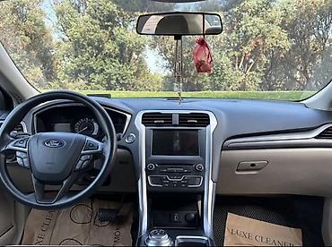 Ford: Ford Fusion sedan - Kuzov: 4 qapılı sedan, mavi rəng - Mühərrik — 4