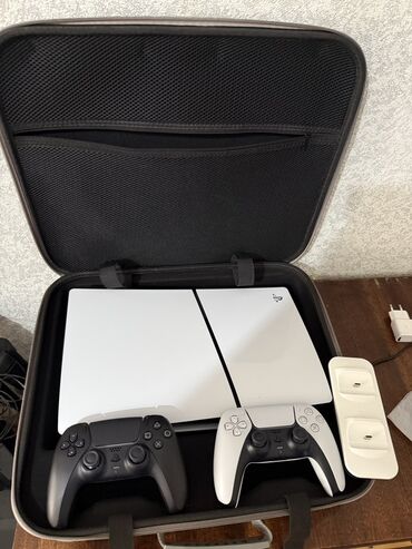 PS5 (Sony PlayStation 5): Playstation 5 slim satılır. ✅2 orginal pult ✅Zaretka stansiyası