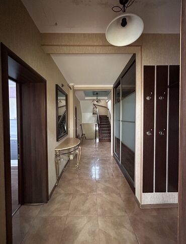 Долгосрочная аренда домов: 310 м², 9 комнат — 17