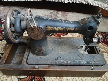 nerd taxta: Məhsul: Antik/manual tikiş maşını (CCCP işarəli, MZ emblemli)