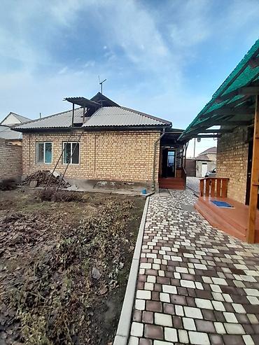 Продажа коттеджей и домов: * Продаётся :В районе К өлмө * Два дома на участке в 4 сотки в черте — 16