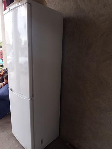 indesit: Холодильник Indesit, двухкамерный, белый. - Раздельные двери: верхняя — 3