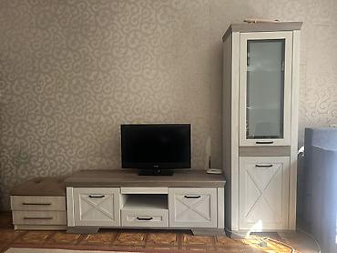 Гостиная стенка с ТВ-тумбой и пеналом-витриной Состав комплекта: -