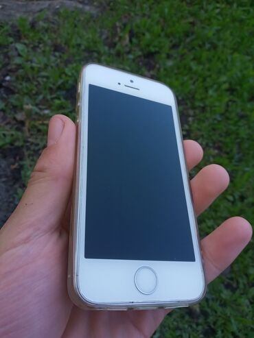 Apple iPhone: IPhone SE, Б/у, 32 ГБ, Белый, Чехол, 77 %