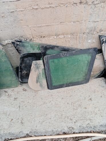 Стекла и комплектующие: Лобовой передний задний боковой различных размеров и форм — 24
