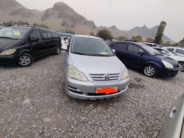 Toyota: Toyota Avensis Verso: 2004 г., 2 л, Механика, Дизель, Минивэн