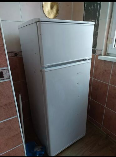 Холодильники: Холодильник Atlant, Б/у, Двухкамерный, 60 * 150 * 40