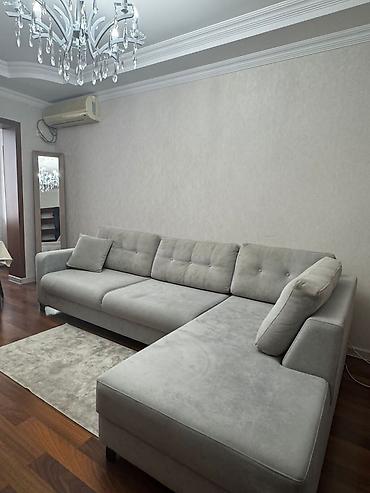 kohnə divan: Qiymət 500 azn. Kunc divan ela veziyyetde olculeri 2.95/1.85. Açılan — 1