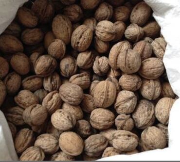 Сухофрукты, орехи, снеки: Орехи по 30 сом есть 20-30 кг