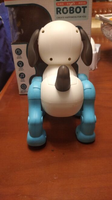Oyuncaqlar: Bu rəqs edən robot it oyuncağı ağ və mavi rənglərdə hazırlanmışdır — 4