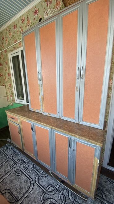 б у мебель шкафы: Кухонный гарнитур, состоящий из верхних и нижних шкафов, выполненных