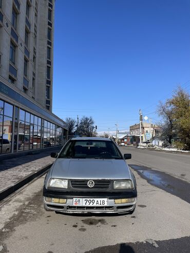 Volkswagen: Volkswagen Vento: 1994 г., 1.8 л, Механика, Бензин, Седан