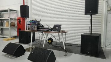 DJ-lər: Kalonka🔈, mikrofon🎤, DJ🕴🏼, fotoqraf📷, isiqlar🪩, tustu aparati