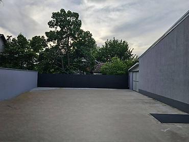 Kancelarija: IZDAJEM ILI PRODAJEM POSLOVNI PROSTOR 250m2 i 4 ari placa. Objekat — 6