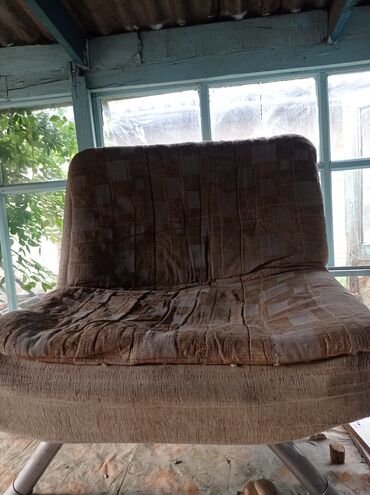 двух спалка диван: Түсү - Саргыч боз, Колдонулган