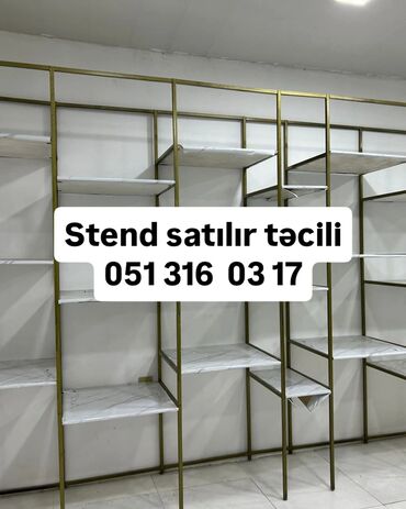 Rəf vitrinləri: Ticarət məkanları üçün nəzərdə tutulmuş bu divar tipli rəf sistemi