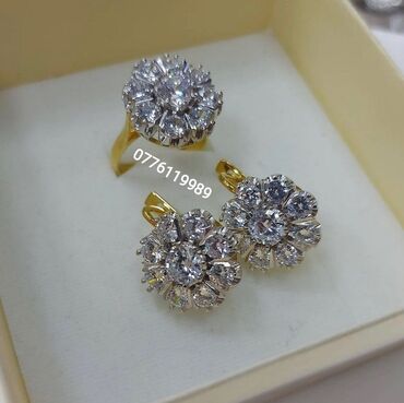 Zərgərlik dəstləri: Dəstə daxildir: Üzük, Sırğa, Gümüş — 9