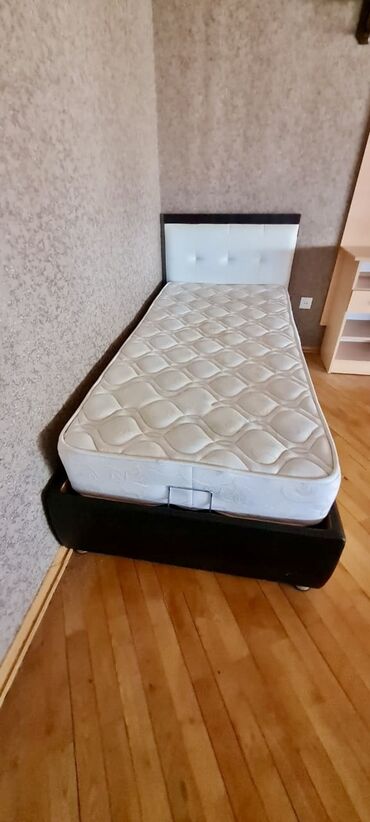 Кровати: Б/у, Односпальная кровать, С матрасом, Без выдвижных ящиков