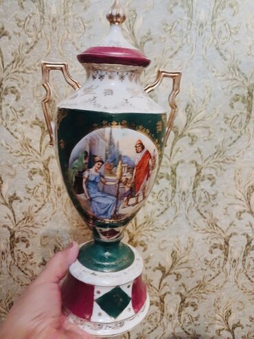 maral buynuzu gulu: Vaza antik