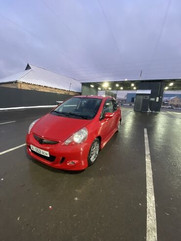 corolla runx: Аренда авто . Honda Jazz автомат . Депозит 15000 . Возраст 23+