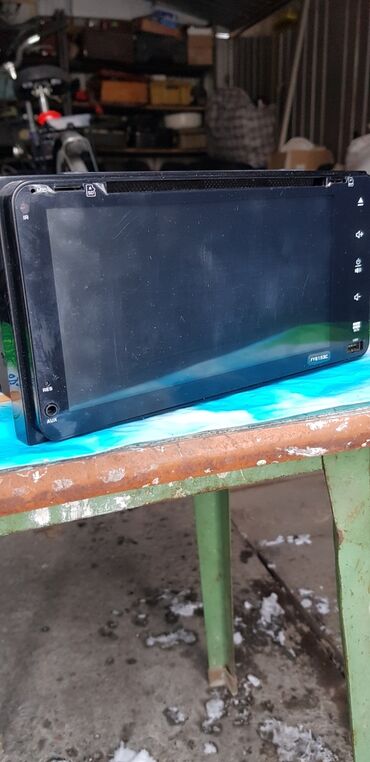 магнитола с экраном: Акустическая система 2 din.AUX,USB.На экране ещё заводская плёнка