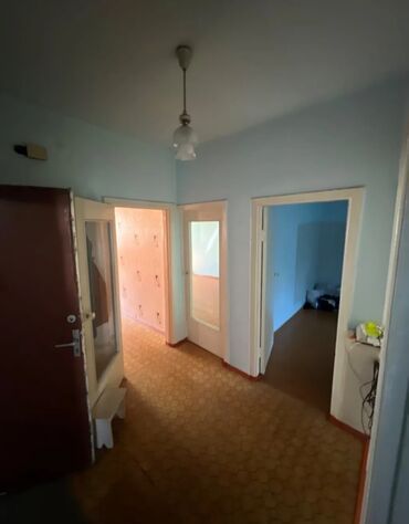 ищю дом в токмоке: 3 комнаты, 61 м², 105 серия, 3 этаж